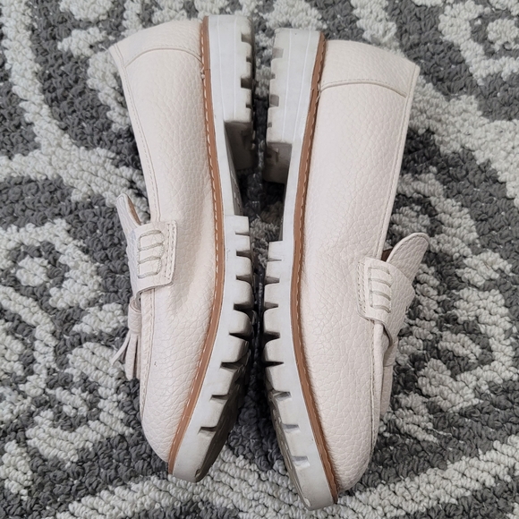 ATMOSPHERE Cream Pebbled Tassle Loafers Size 7 - Picture 3 of 7